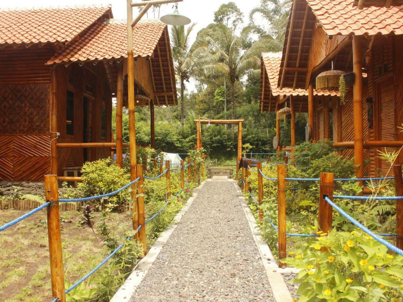 Dear Traveller Guest House And Glamping Lumajang Exterior photo