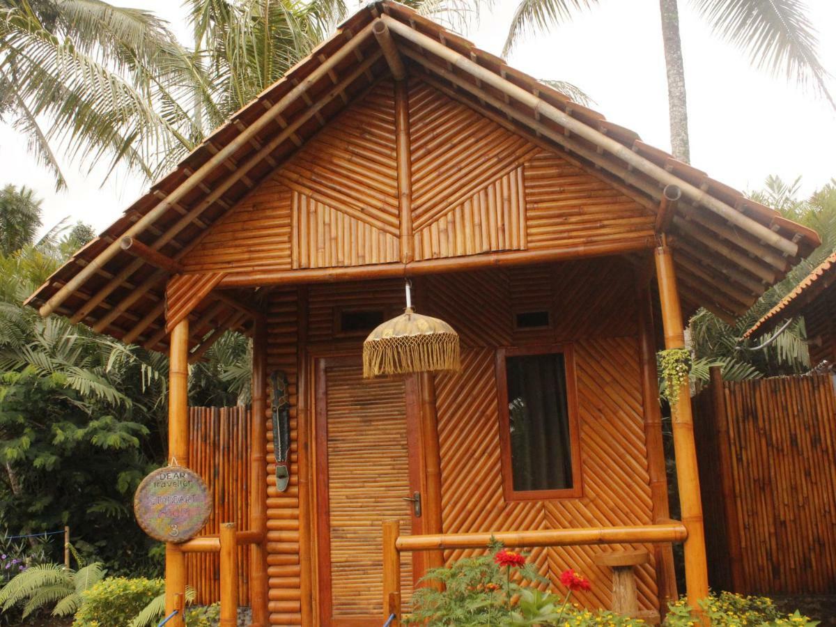 Dear Traveller Guest House And Glamping Lumajang Exterior photo