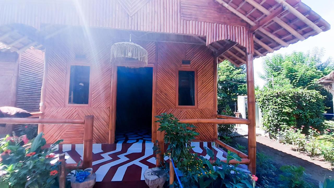 Dear Traveller Guest House And Glamping Lumajang Exterior photo